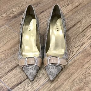 Stylish GUESS Shoes in Excellent Condition. Size: 7
Leather Sole